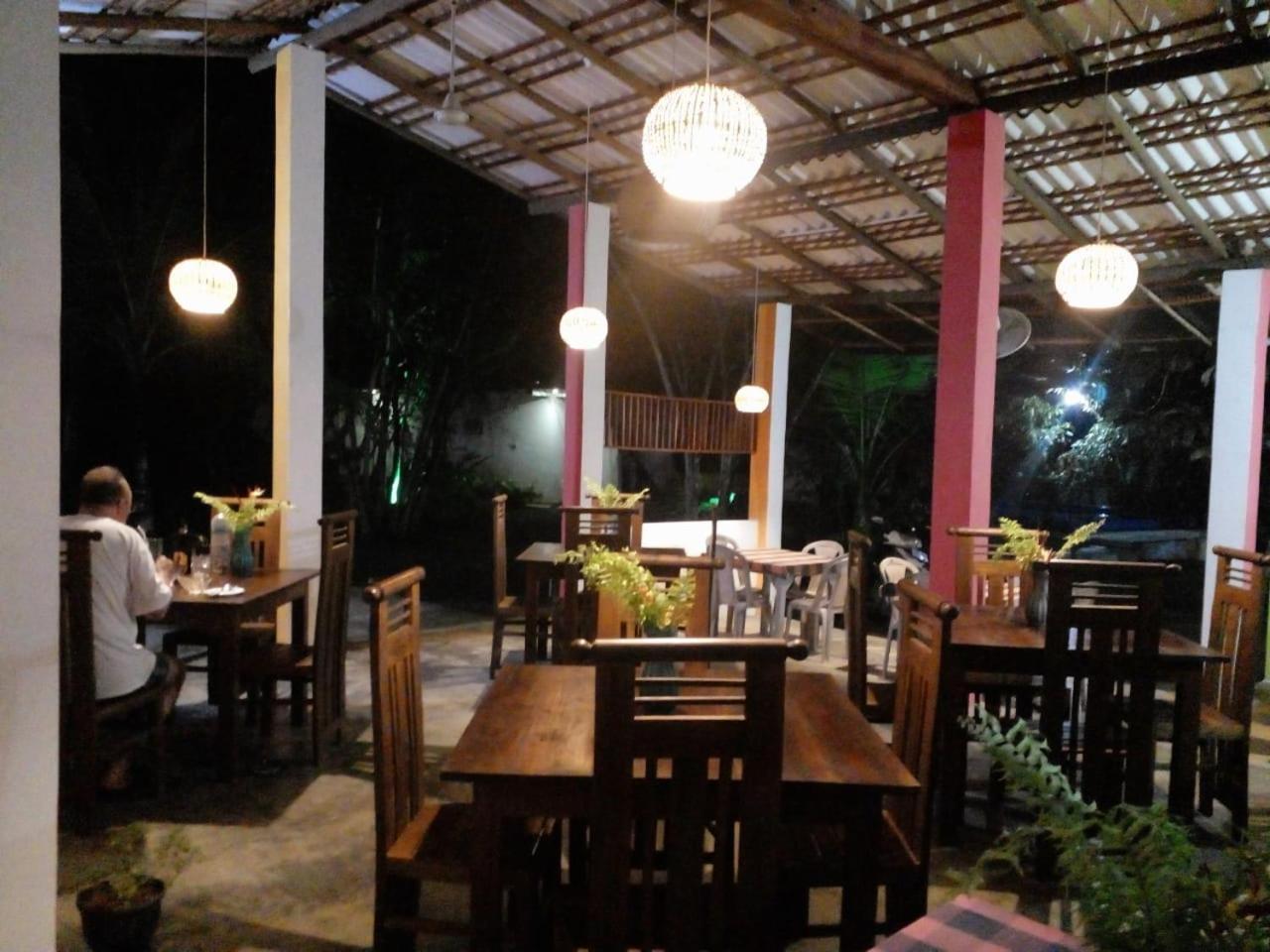 Jungle Restaurant And Villa Унаватуна Экстерьер фото